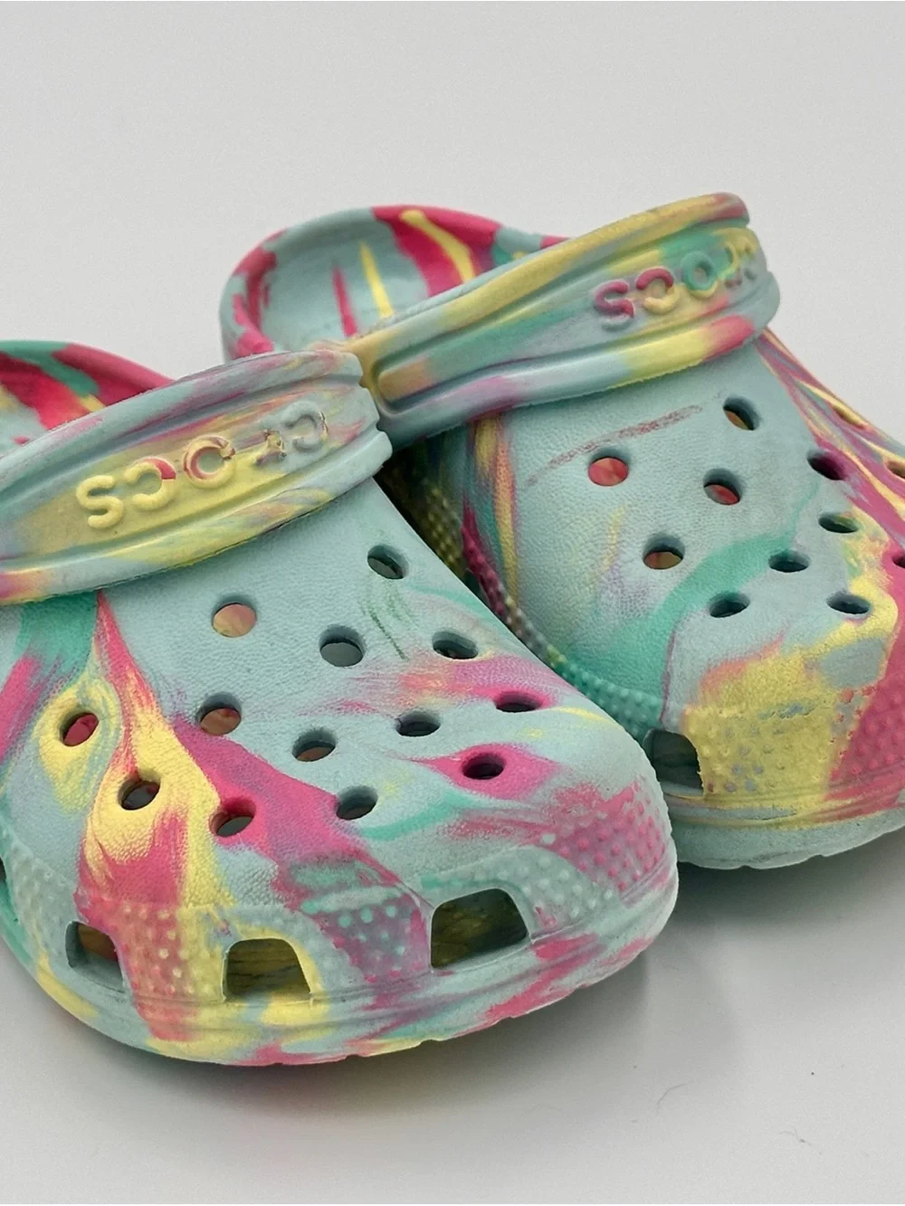 Toddler 8 (Girl or Boy) Tie-Dye CROCS 🐊 Sandals - Pastel Multicolor